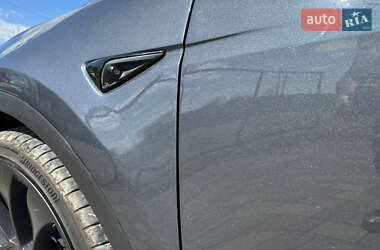 Внедорожник / Кроссовер Tesla Model Y 2021 в 