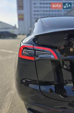 Позашляховик / Кросовер Tesla Model Y 2021 в 