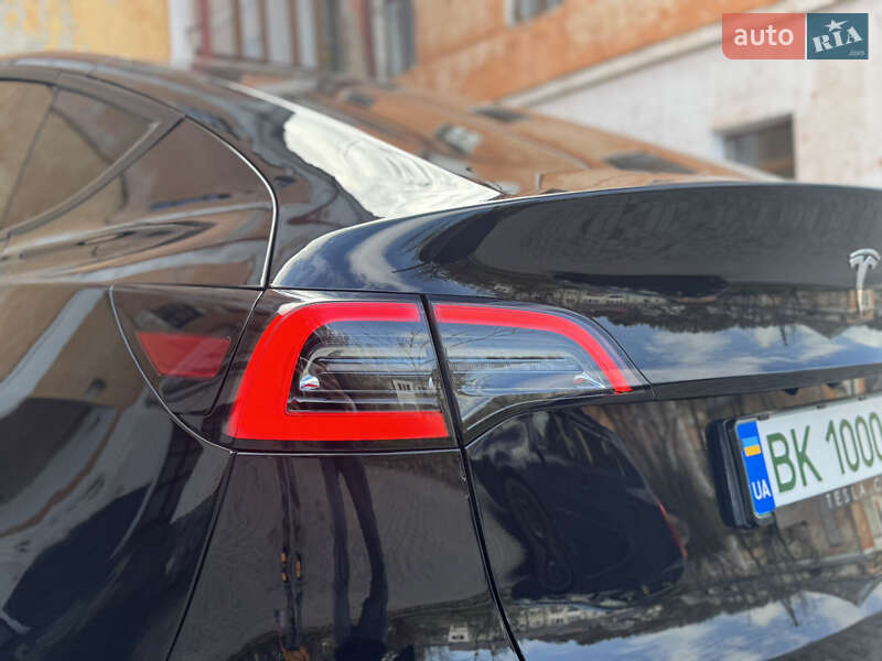 Внедорожник / Кроссовер Tesla Model Y 2022 в Дубно