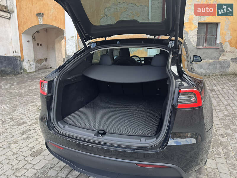 Внедорожник / Кроссовер Tesla Model Y 2022 в Дубно