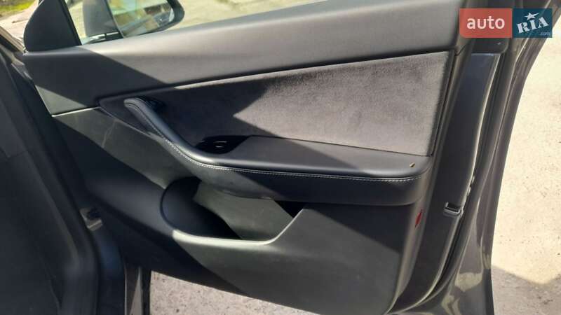 Внедорожник / Кроссовер Tesla Model Y 2020 в Ровно