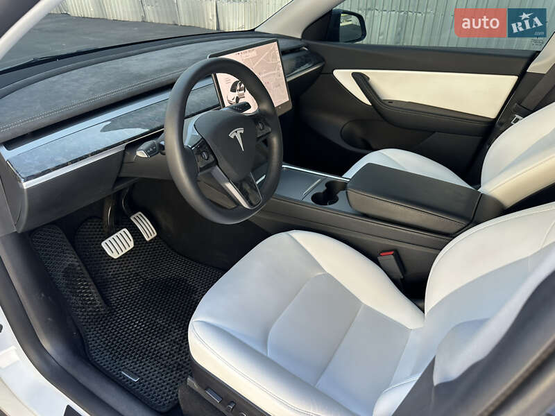 Внедорожник / Кроссовер Tesla Model Y 2021 в Кривом Роге