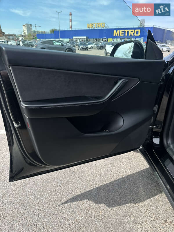 Позашляховик / Кросовер Tesla Model Y 2021 в Житомирі