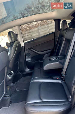 Внедорожник / Кроссовер Tesla Model Y 2021 в 