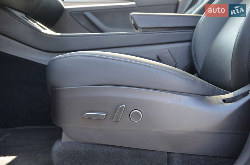 Внедорожник / Кроссовер Tesla Model Y 2022 в Киеве