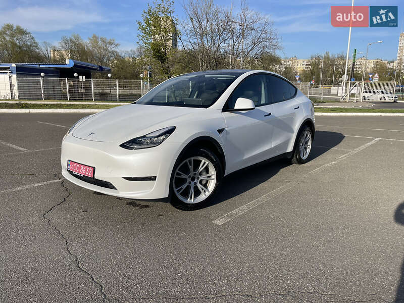 Внедорожник / Кроссовер Tesla Model Y 2023 в Киеве