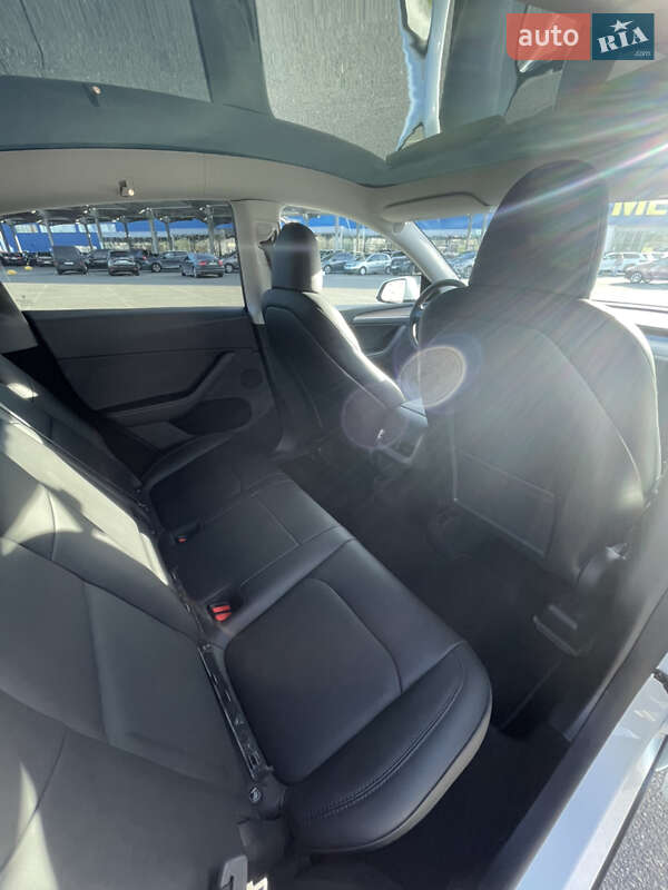 Внедорожник / Кроссовер Tesla Model Y 2023 в Киеве
