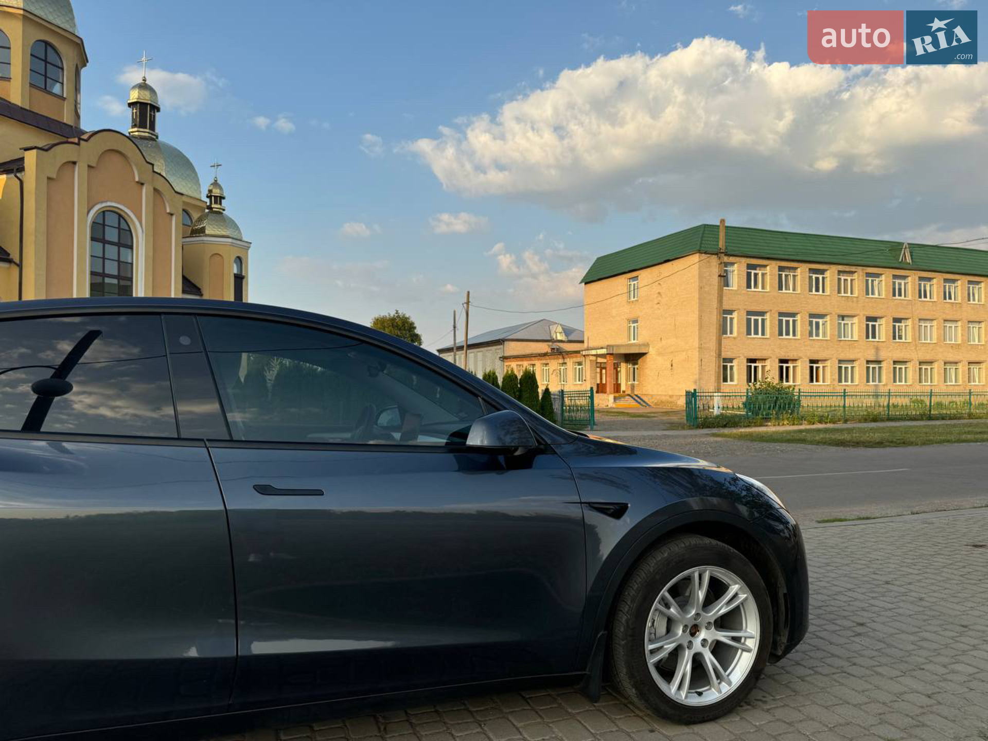 2023 Tesla Model Y - мініатюра 3