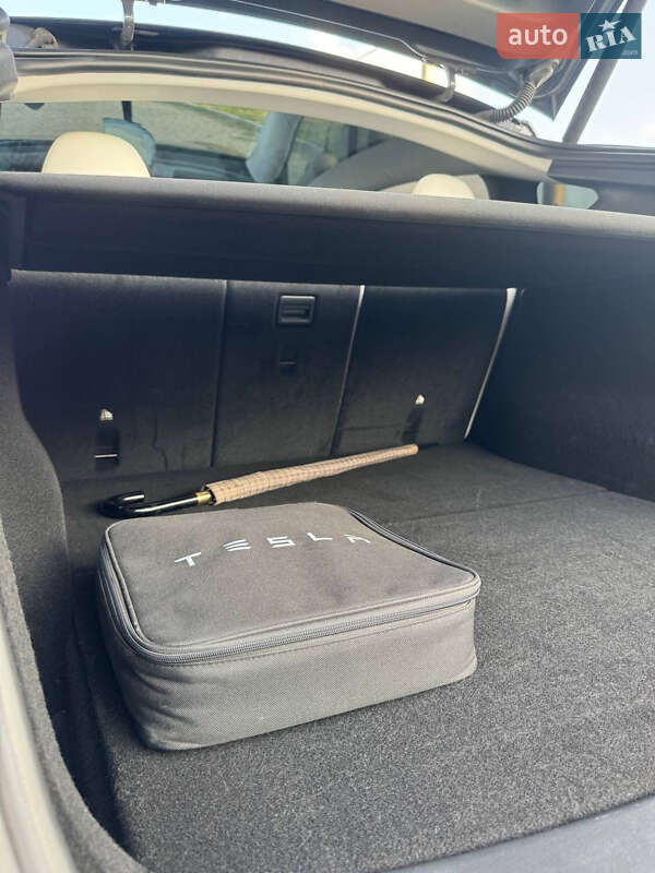 Внедорожник / Кроссовер Tesla Model Y 2023 в Львове