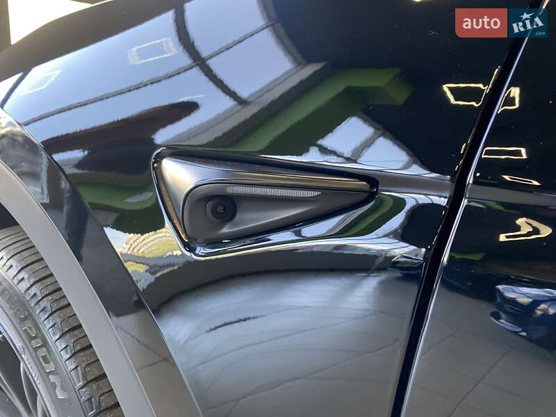 Позашляховик / Кросовер Tesla Model Y 2024 в Києві
