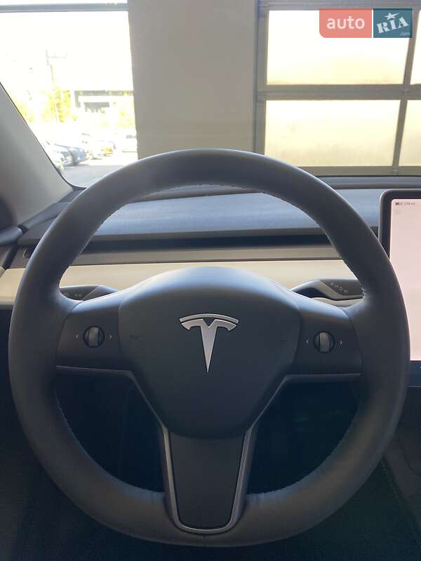 Позашляховик / Кросовер Tesla Model Y 2024 в Києві