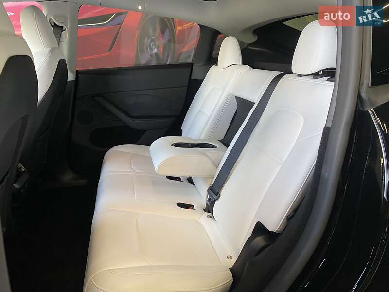 Позашляховик / Кросовер Tesla Model Y 2024 в Києві