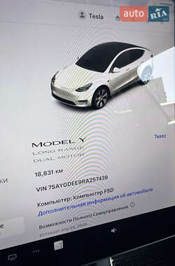 Позашляховик / Кросовер Tesla Model Y 2024 в 