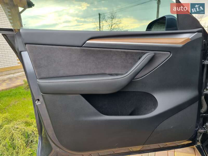 Внедорожник / Кроссовер Tesla Model Y 2023 в Новомосковске