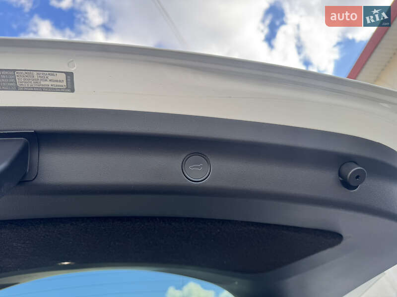 Внедорожник / Кроссовер Tesla Model Y 2020 в Луцке