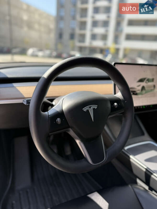 Внедорожник / Кроссовер Tesla Model Y 2022 в Киеве