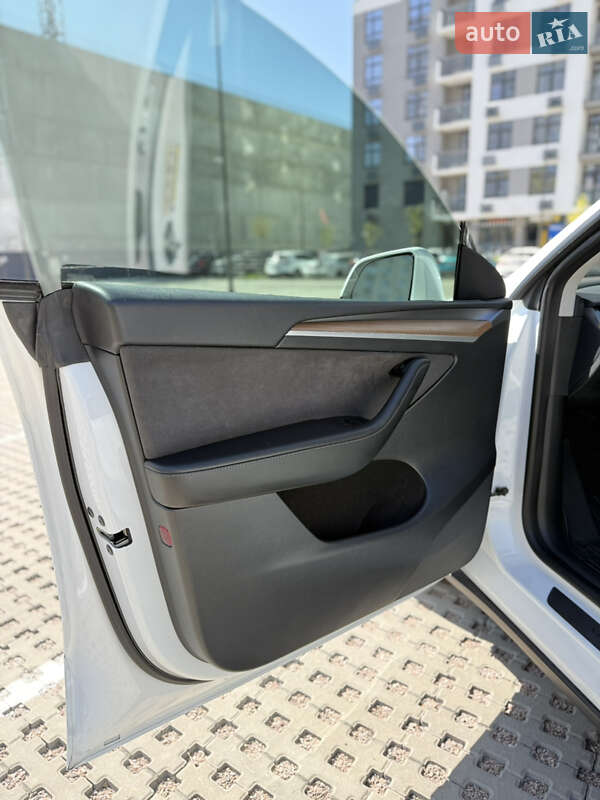 Внедорожник / Кроссовер Tesla Model Y 2022 в Киеве