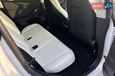 Внедорожник / Кроссовер Tesla Model Y 2024 в 