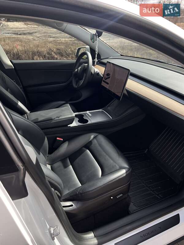 Позашляховик / Кросовер Tesla Model Y 2022 в Львові