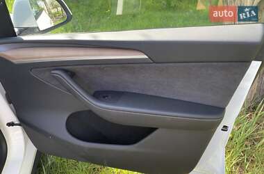 Позашляховик / Кросовер Tesla Model Y 2023 в 