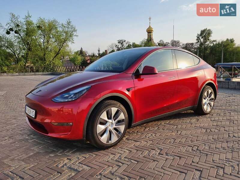 Tesla Model Y 2024