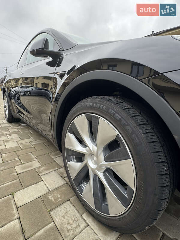 Позашляховик / Кросовер Tesla Model Y 2020 в Чернівцях