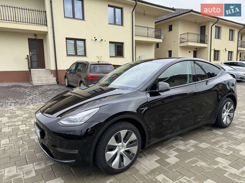 Позашляховик / Кросовер Tesla Model Y 2020 в Чернівцях