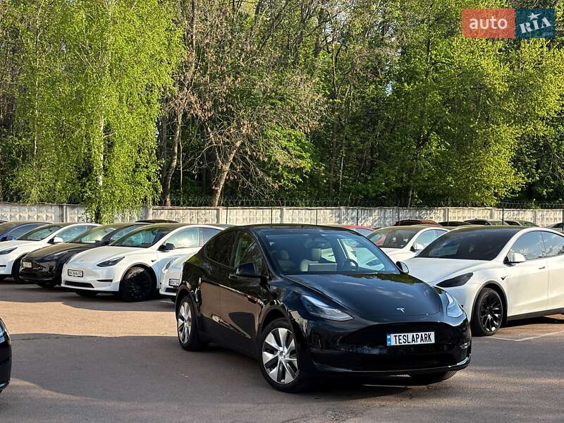 Tesla Model Y 2023
