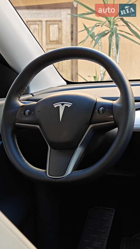 Внедорожник / Кроссовер Tesla Model Y 2021 в Львове