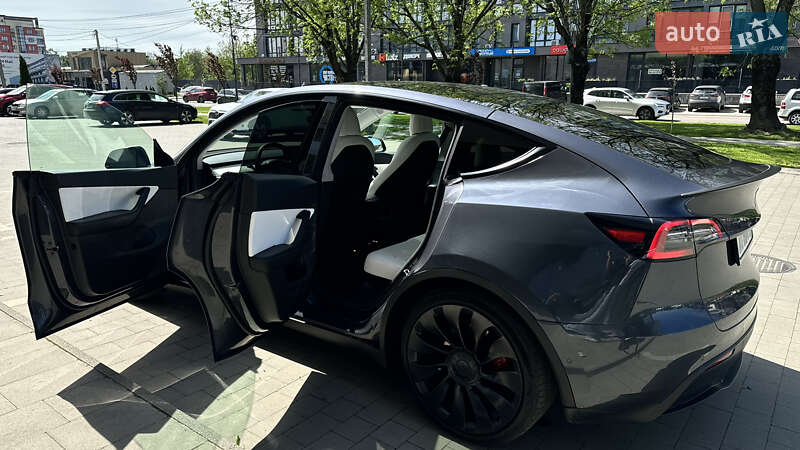 Позашляховик / Кросовер Tesla Model Y 2021 в Ужгороді
