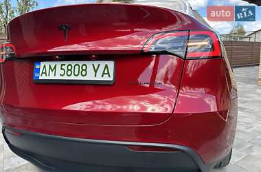 Позашляховик / Кросовер Tesla Model Y 2024 в 