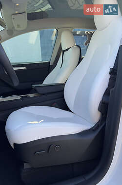 Внедорожник / Кроссовер Tesla Model Y 2024 в 