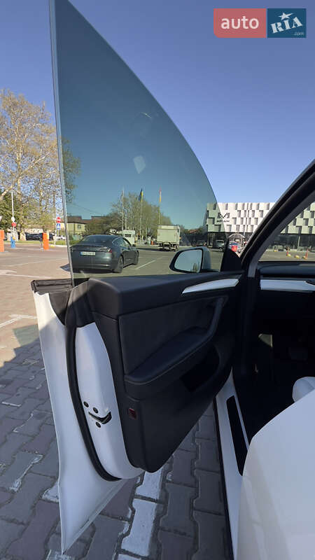 Внедорожник / Кроссовер Tesla Model Y 2024 в Одессе