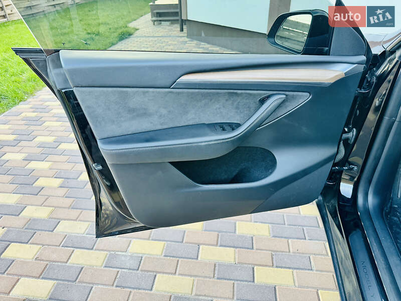Внедорожник / Кроссовер Tesla Model Y 2023 в Киеве