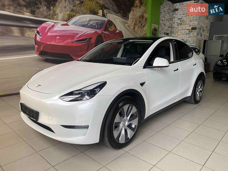 Tesla Model Y 2023