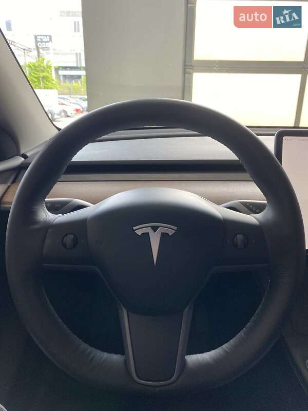 Внедорожник / Кроссовер Tesla Model Y 2023 в Киеве