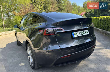 Позашляховик / Кросовер Tesla Model Y 2024 в 