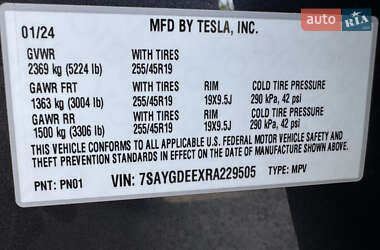 Позашляховик / Кросовер Tesla Model Y 2024 в 