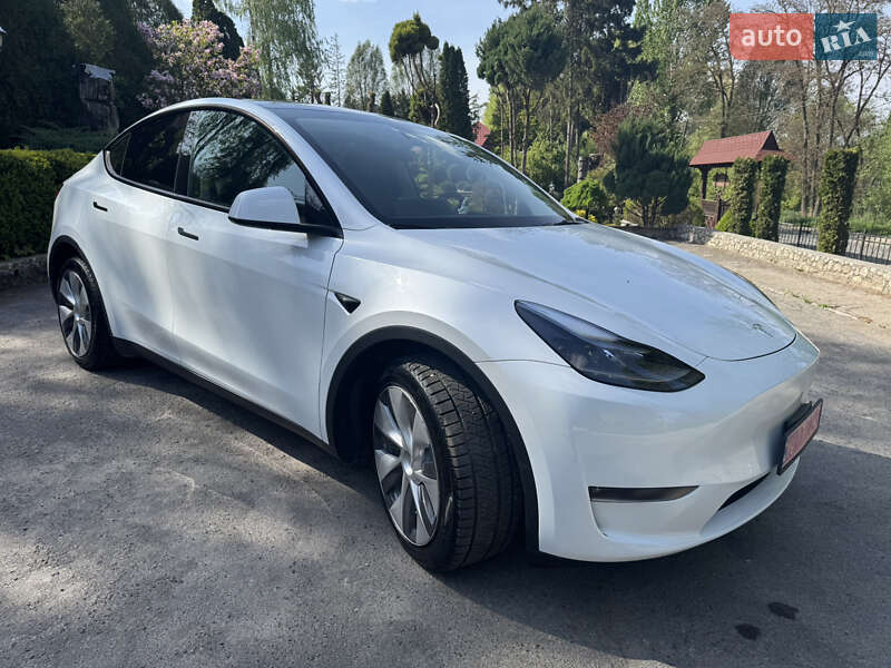 Tesla Model Y 2023