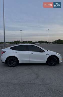 Позашляховик / Кросовер Tesla Model Y 2021 в 