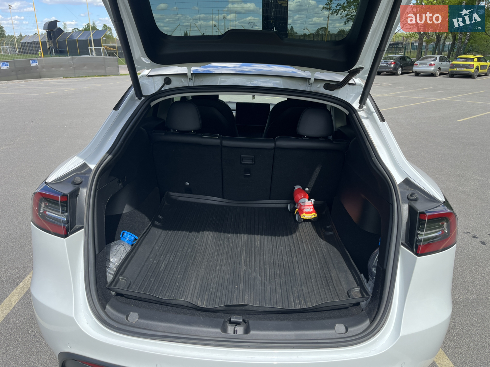 2021 Tesla Model Y - мініатюра 8