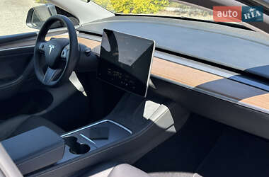 Позашляховик / Кросовер Tesla Model Y 2024 в 