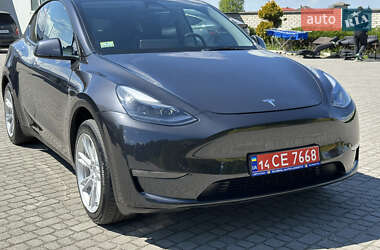 Позашляховик / Кросовер Tesla Model Y 2024 в 
