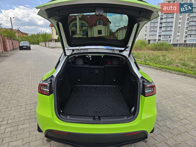 Позашляховик / Кросовер Tesla Model Y 2023 в Трускавці