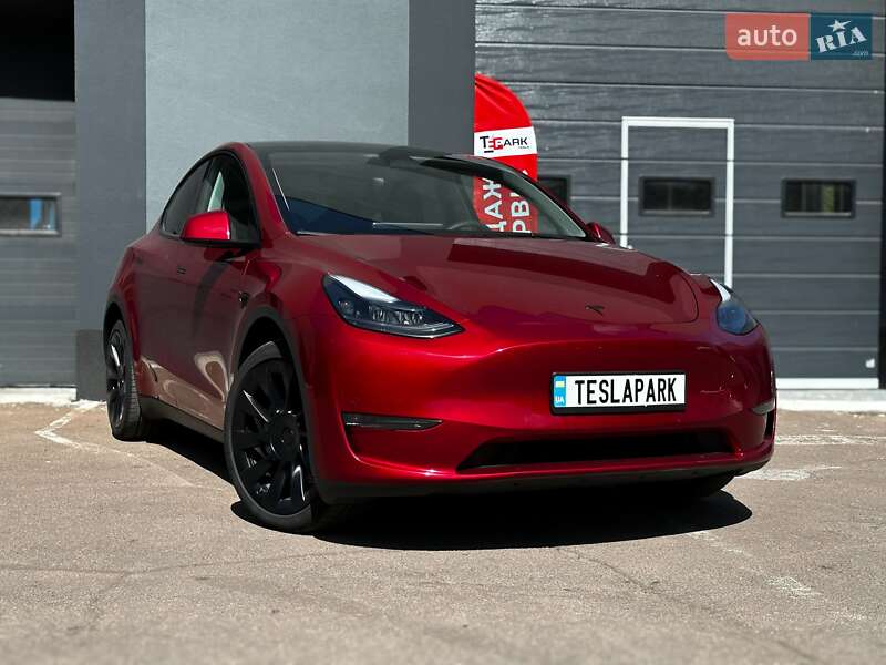 Tesla Model Y 2024