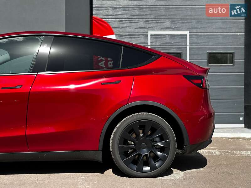 Позашляховик / Кросовер Tesla Model Y 2024 в Києві