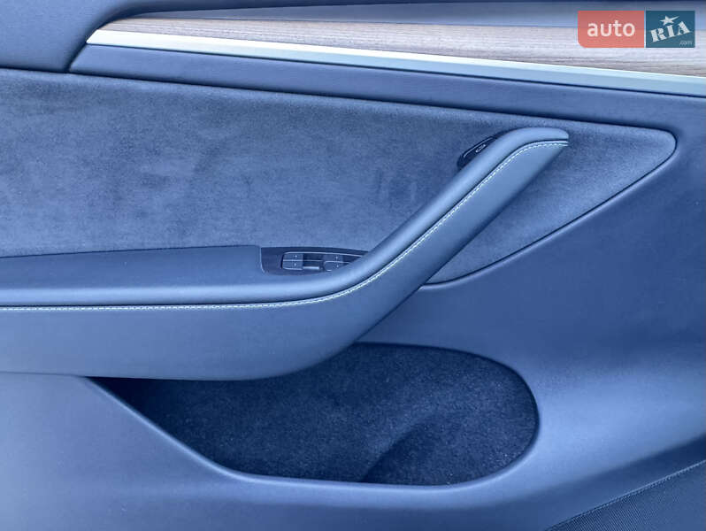 Позашляховик / Кросовер Tesla Model Y 2022 в Львові