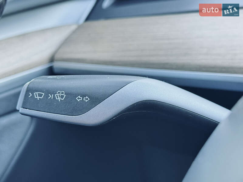 Позашляховик / Кросовер Tesla Model Y 2022 в Львові