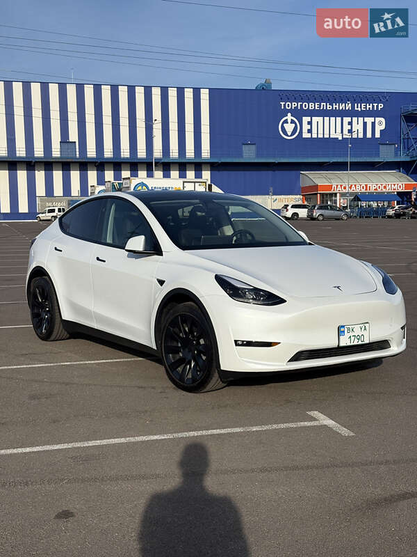 Внедорожник / Кроссовер Tesla Model Y 2024 в Ровно