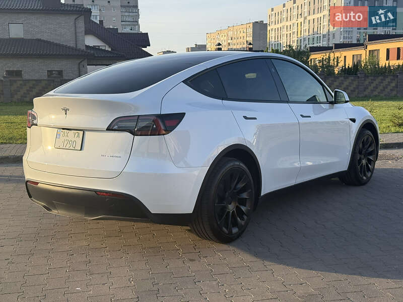 Внедорожник / Кроссовер Tesla Model Y 2024 в Ровно